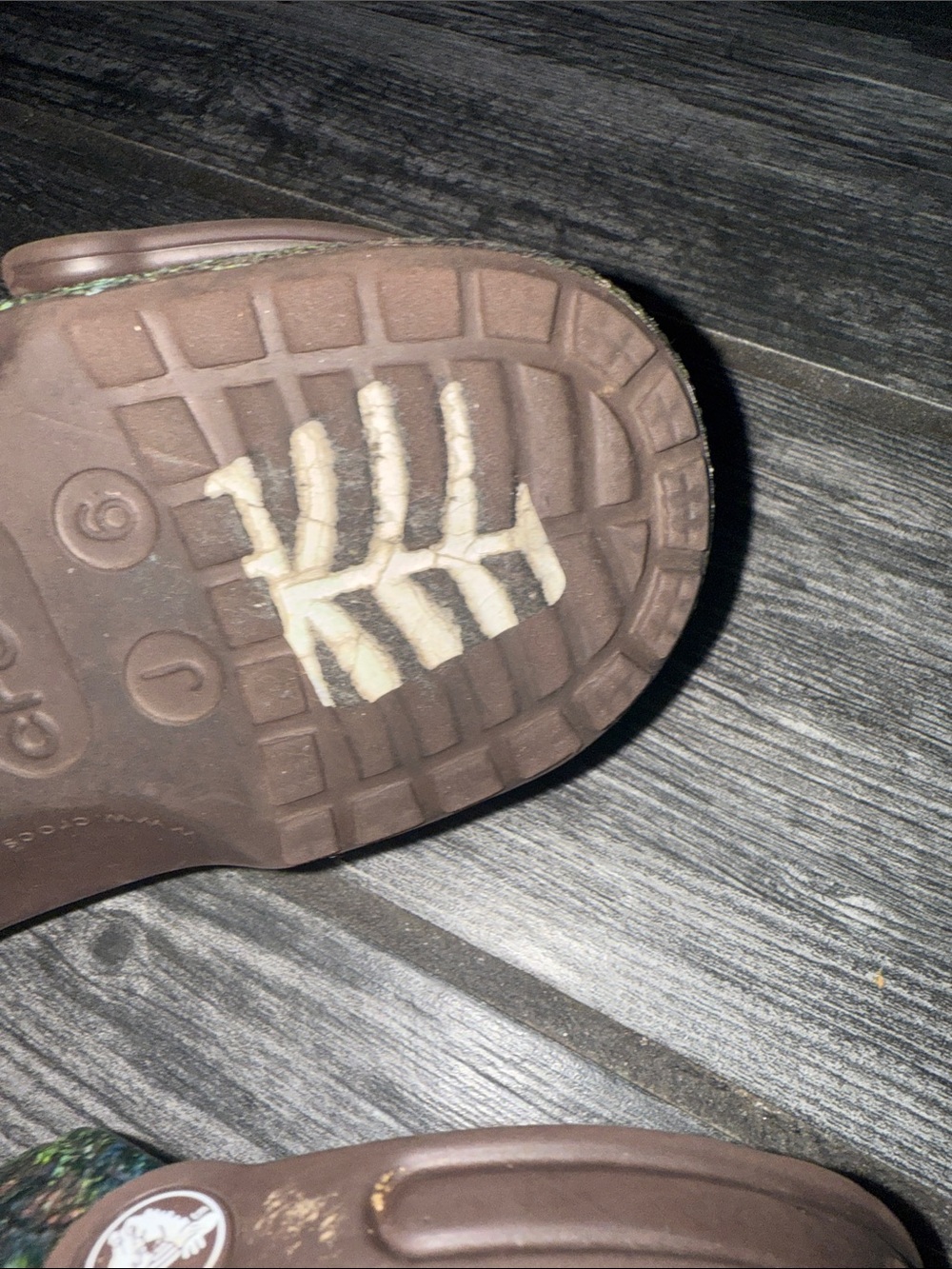 CROCS Women’s Brown & Green Moss-Print Clog - Picture 6 of 6